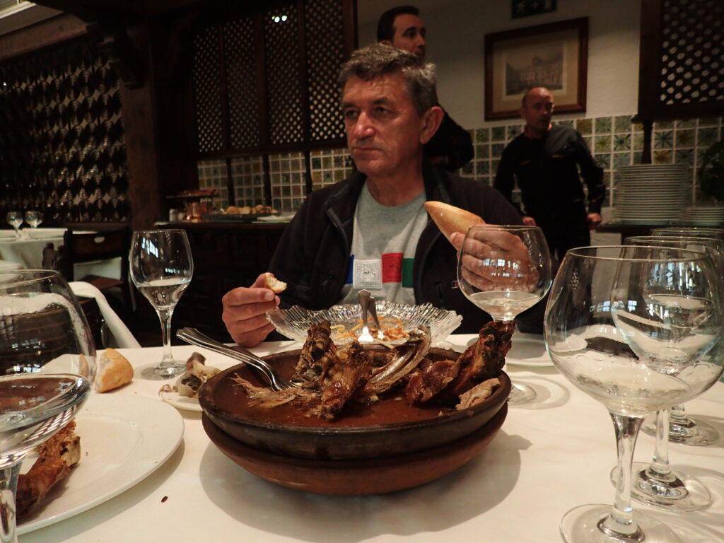 Stipe ob (najboljši pečeni) ovcki v restavraciji Casa Ojeda